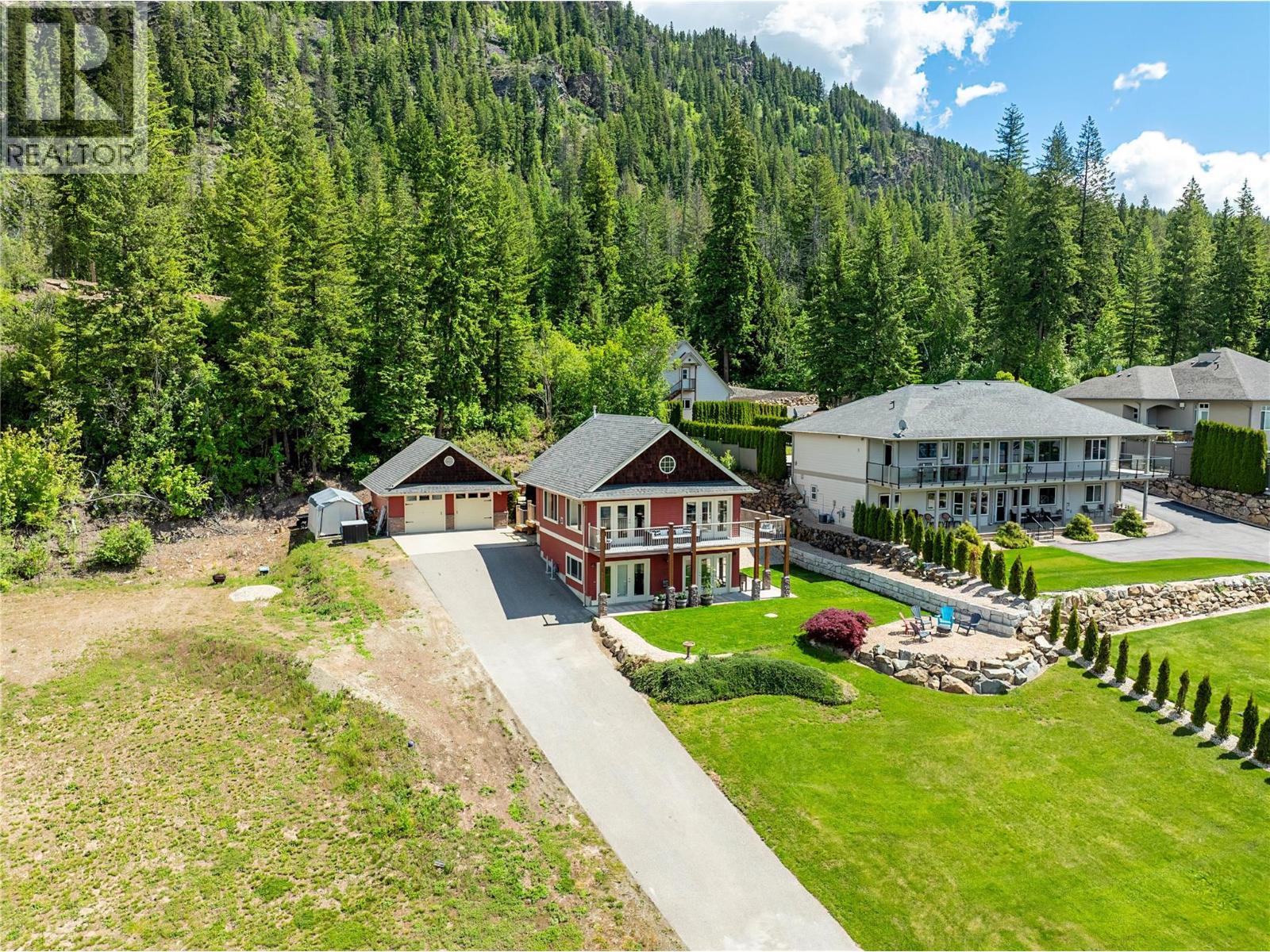 3240 Roncastle Road. Blind Bay, British Columbia