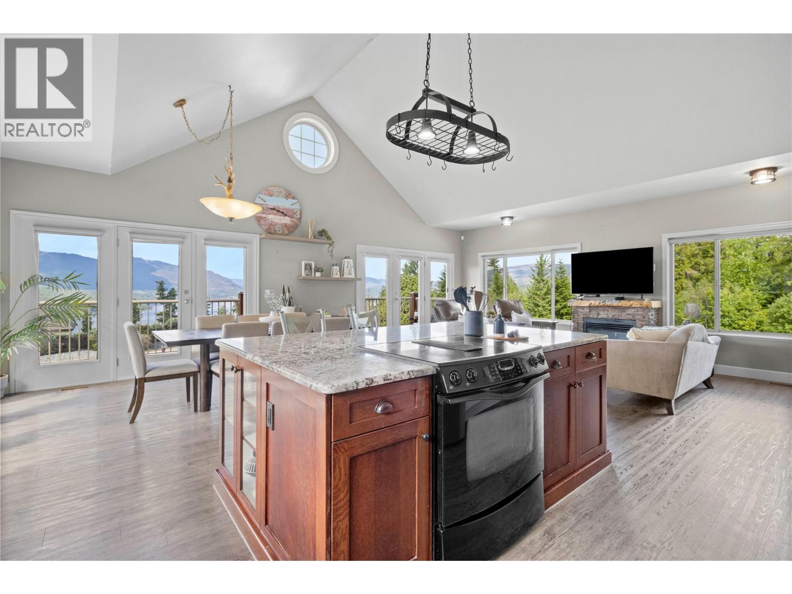 3240 Roncastle Road. Blind Bay, British Columbia