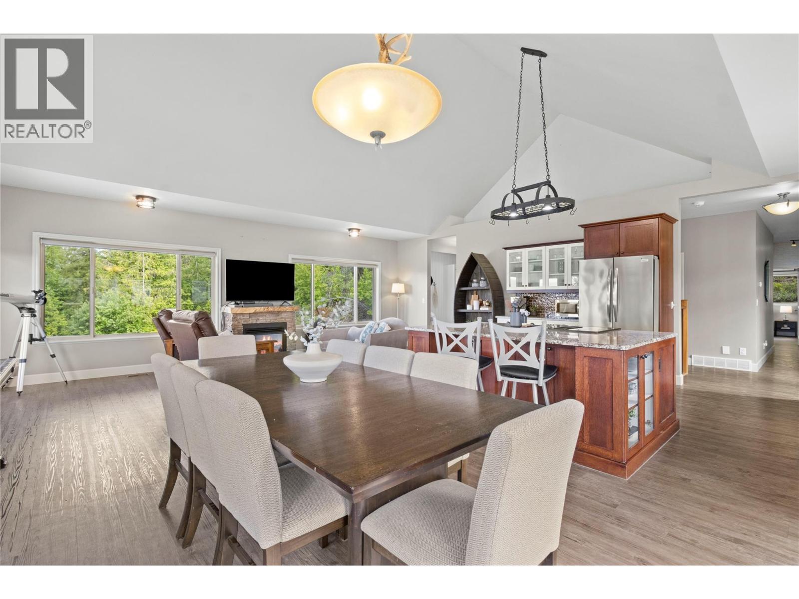 3240 Roncastle Road. Blind Bay, British Columbia