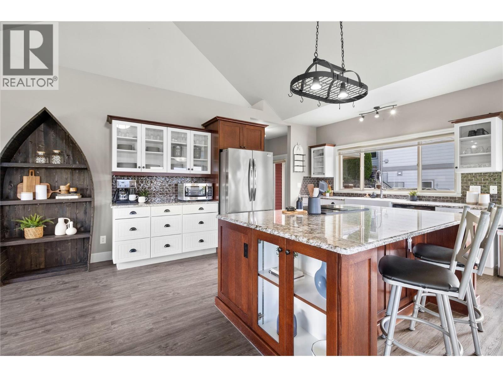 3240 Roncastle Road. Blind Bay, British Columbia