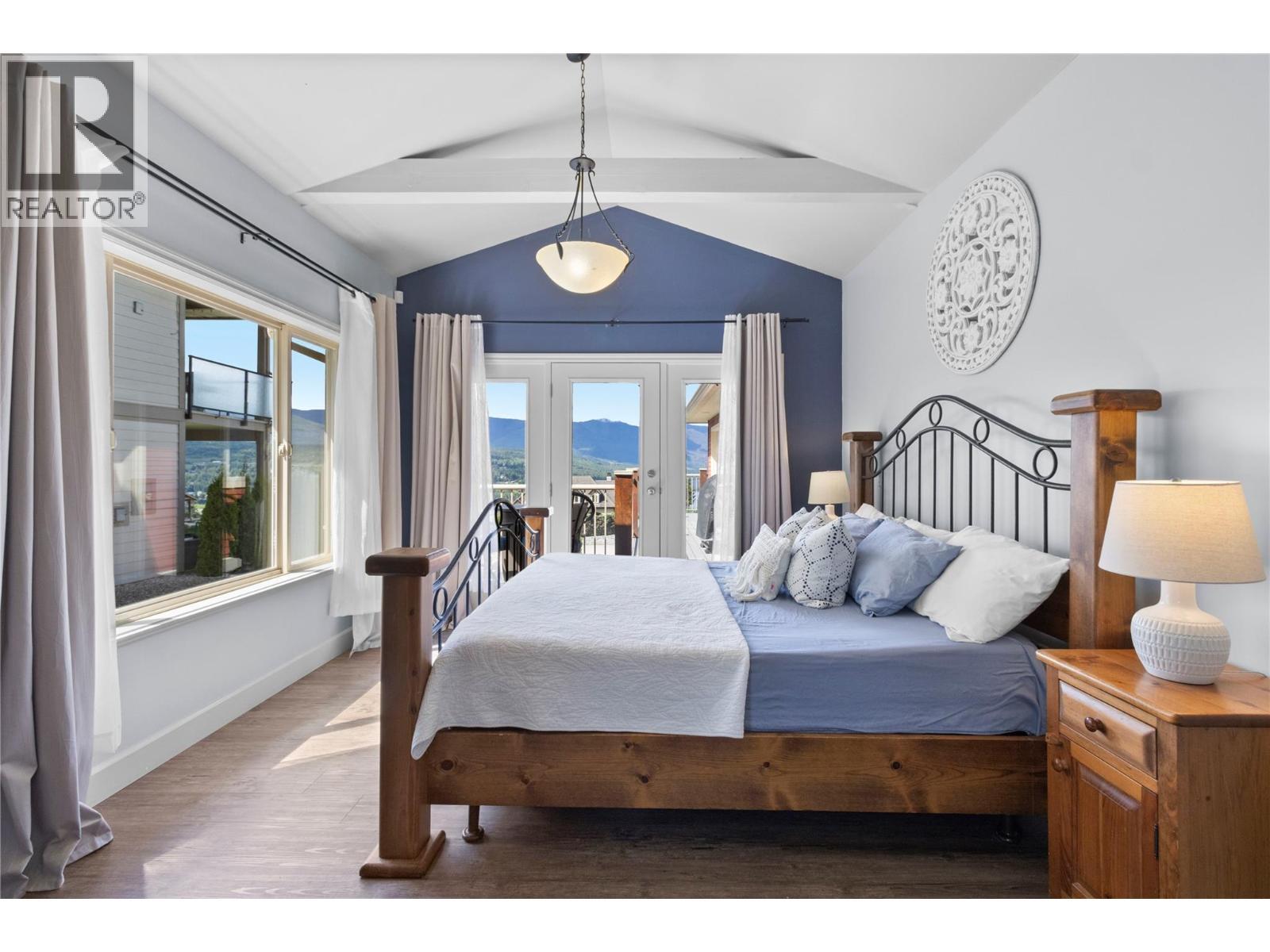 3240 Roncastle Road. Blind Bay, British Columbia