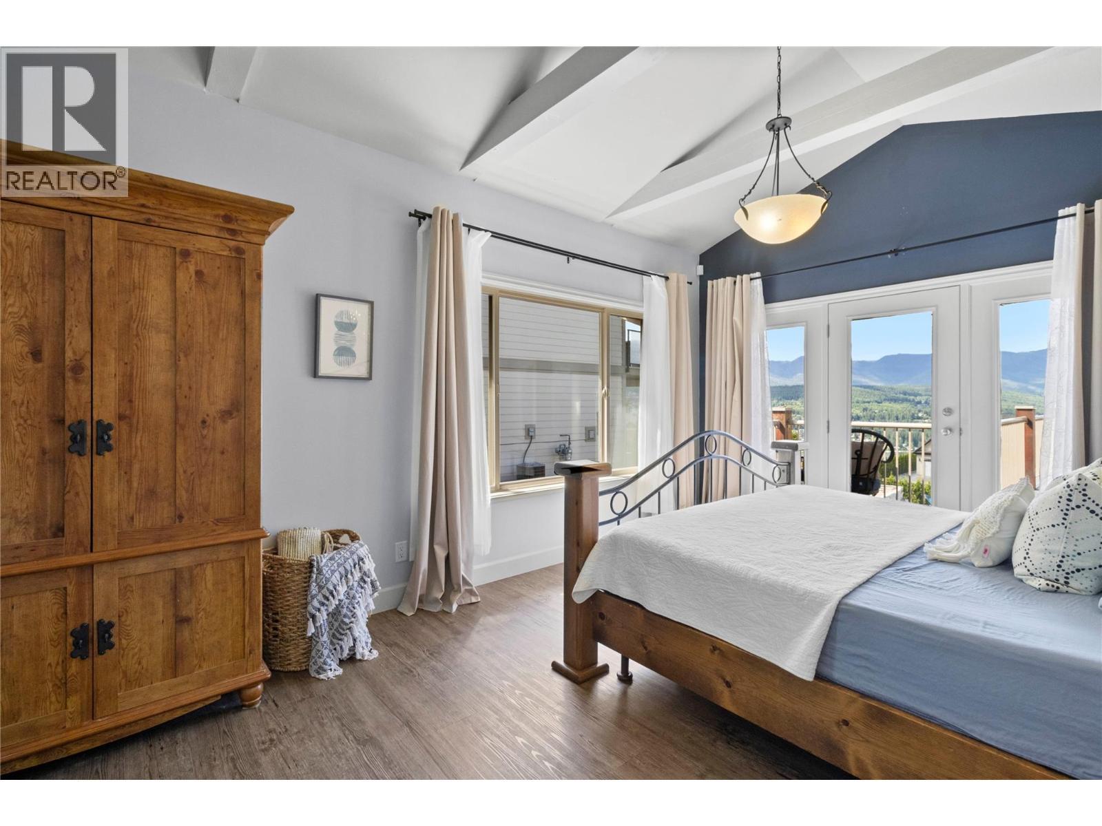 3240 Roncastle Road. Blind Bay, British Columbia