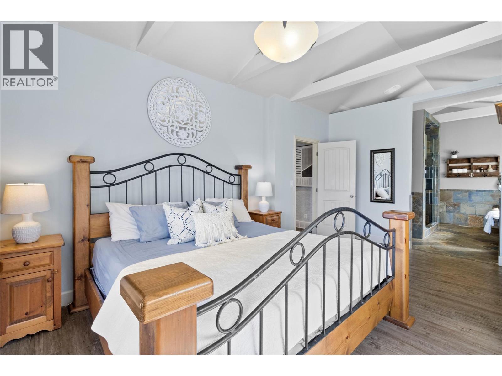 3240 Roncastle Road. Blind Bay, British Columbia