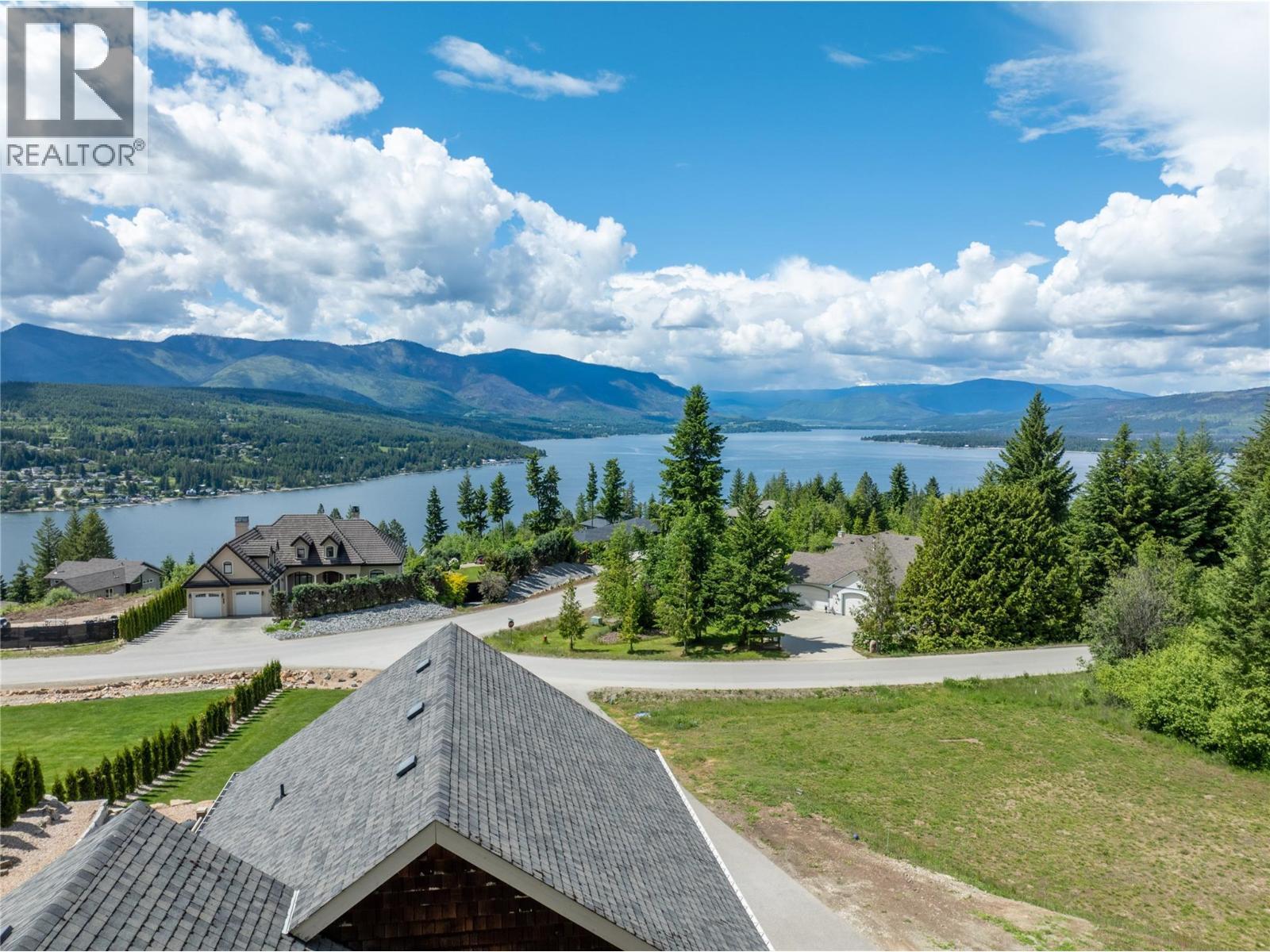 3240 Roncastle Road. Blind Bay, British Columbia