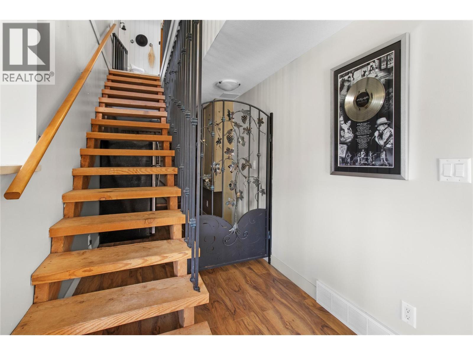 3240 Roncastle Road. Blind Bay, British Columbia