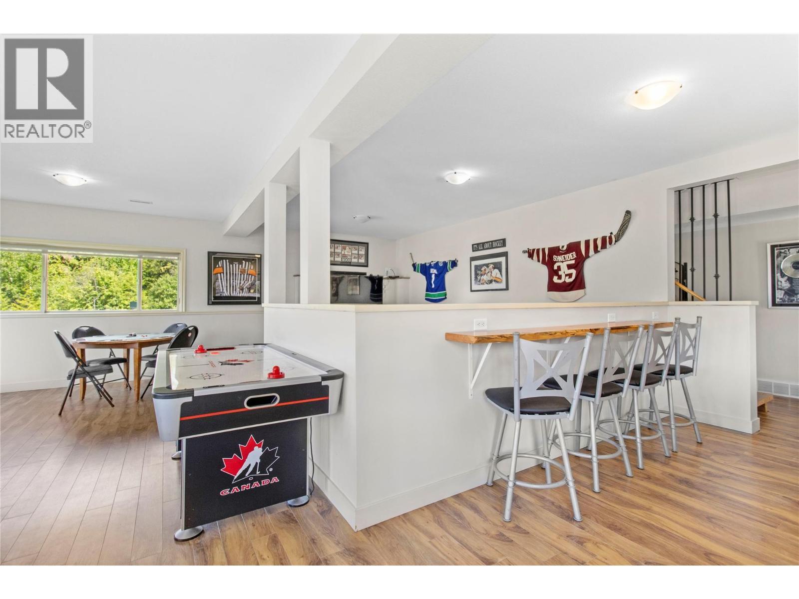 3240 Roncastle Road. Blind Bay, British Columbia