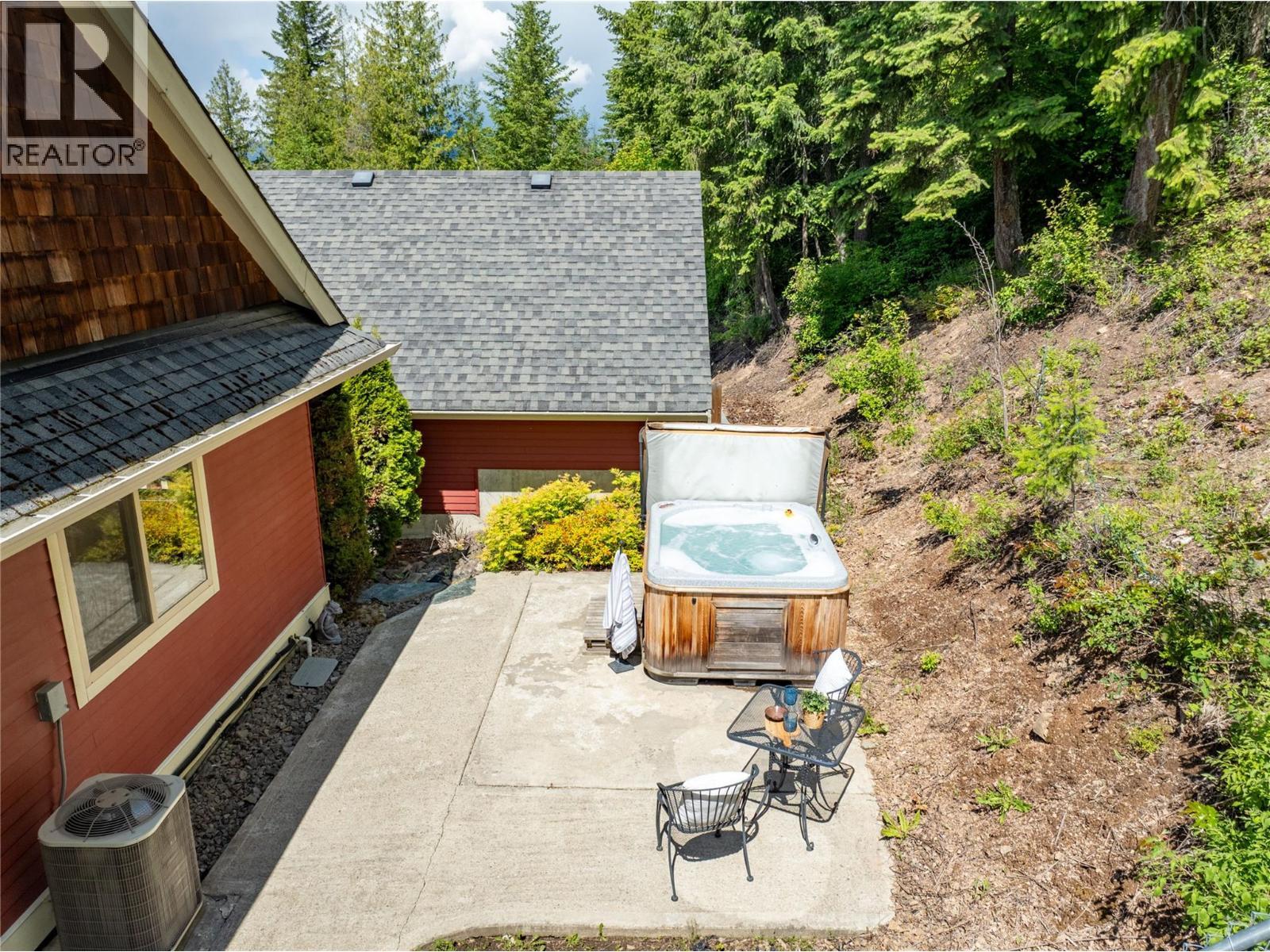 3240 Roncastle Road. Blind Bay, British Columbia