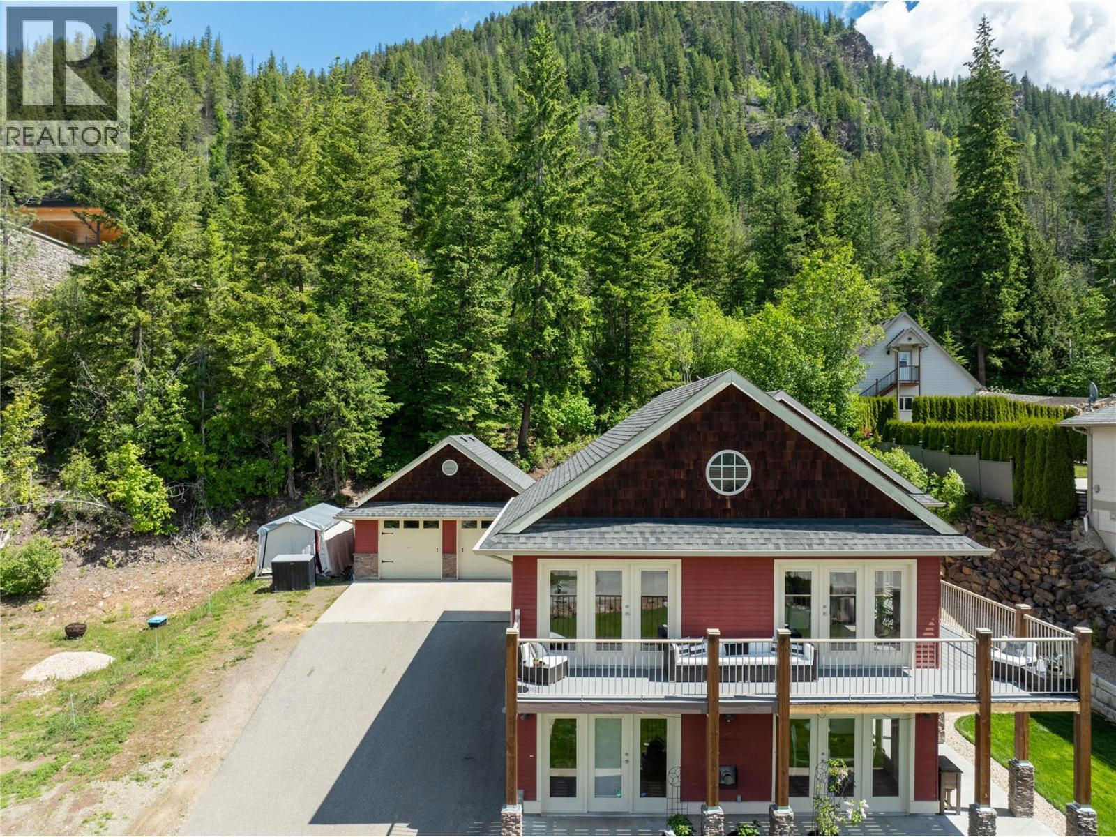 3240 Roncastle Road. Blind Bay, British Columbia