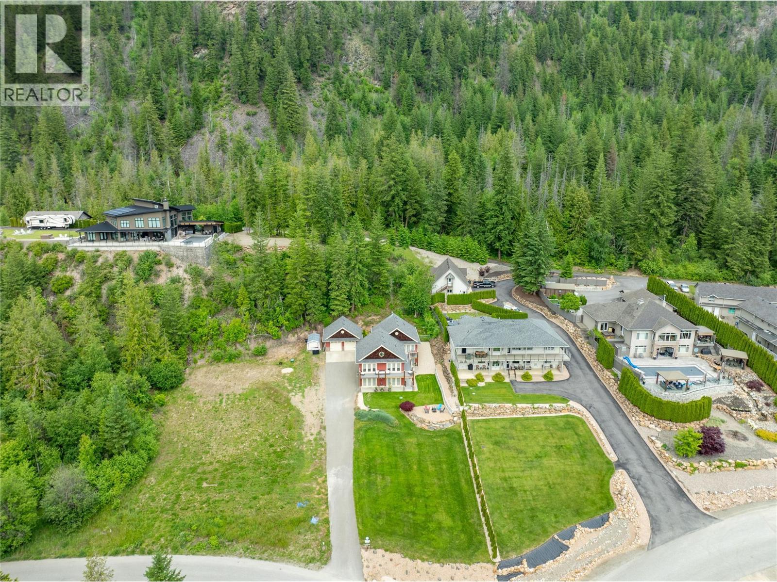 3240 Roncastle Road. Blind Bay, British Columbia
