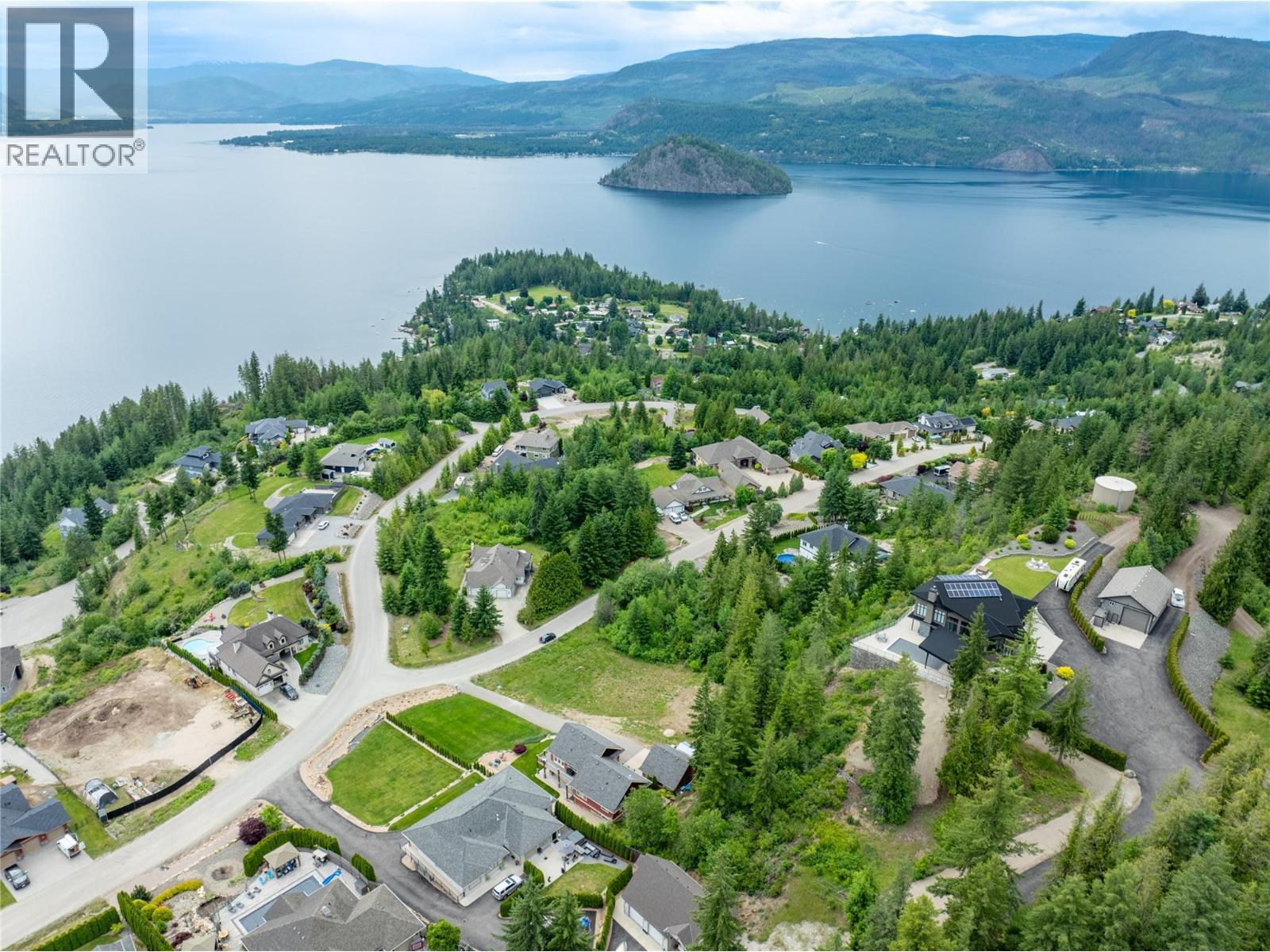 3240 Roncastle Road. Blind Bay, British Columbia