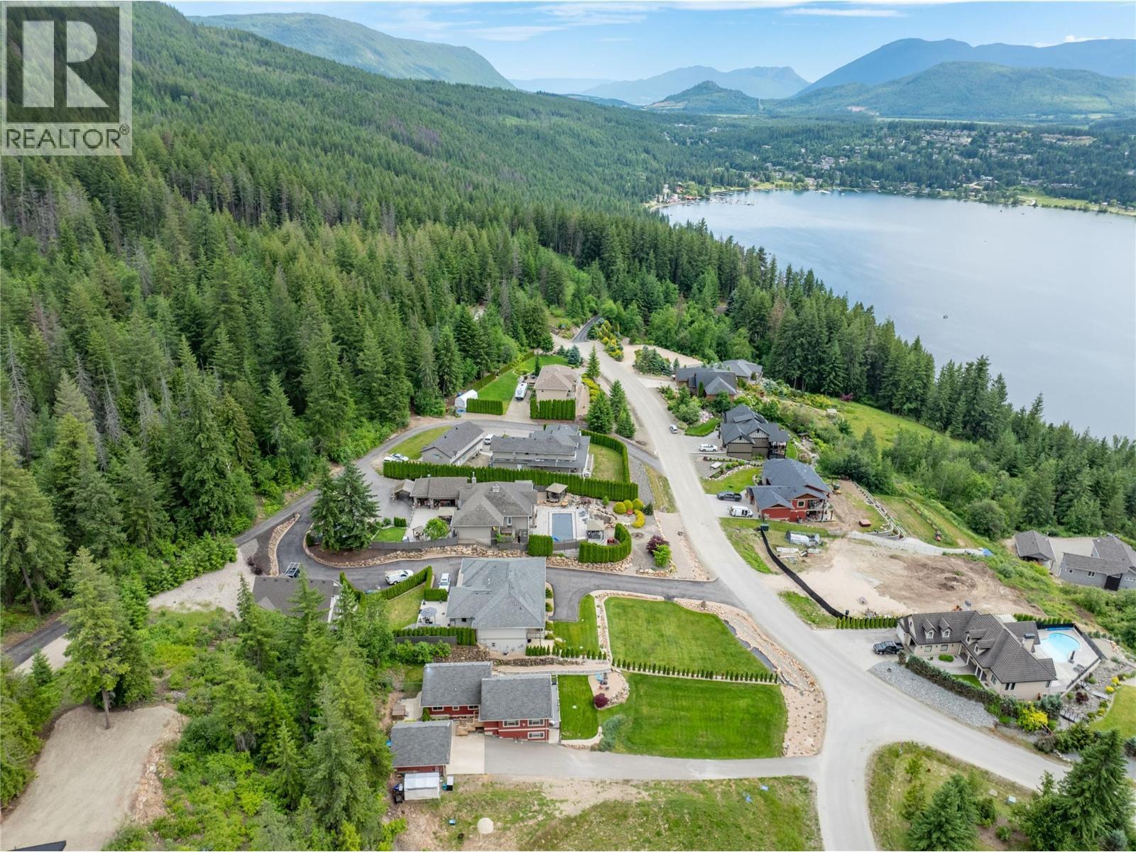 3240 Roncastle Road. Blind Bay, British Columbia
