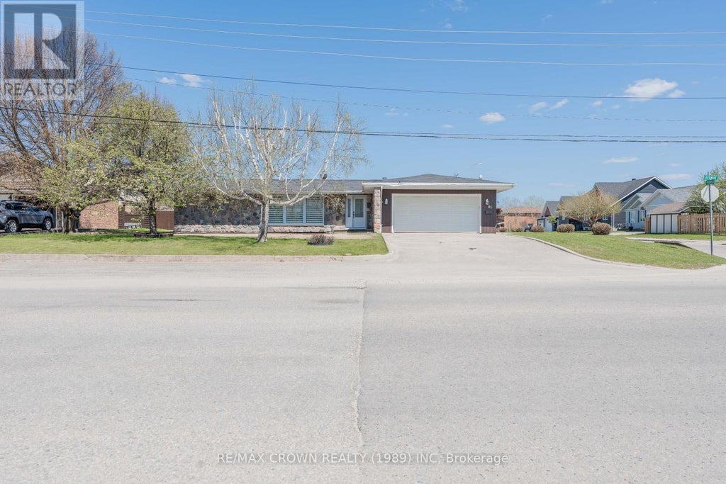 85 Avenue Road, Kapuskasing