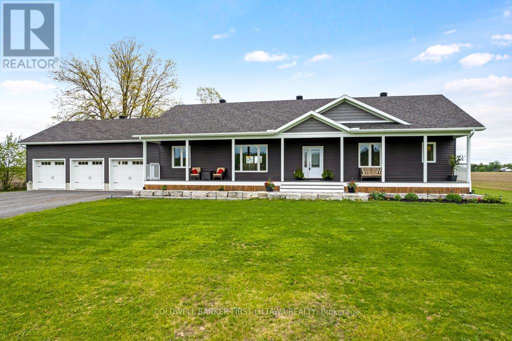 800 Waba Road, Mississippi Mills