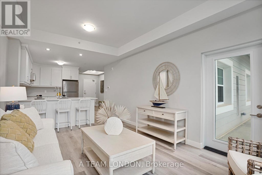 201 - 100 The Promenade, Central Elgin