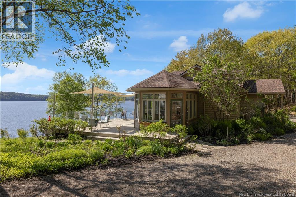 158 Hills Point Road, Oak Bay