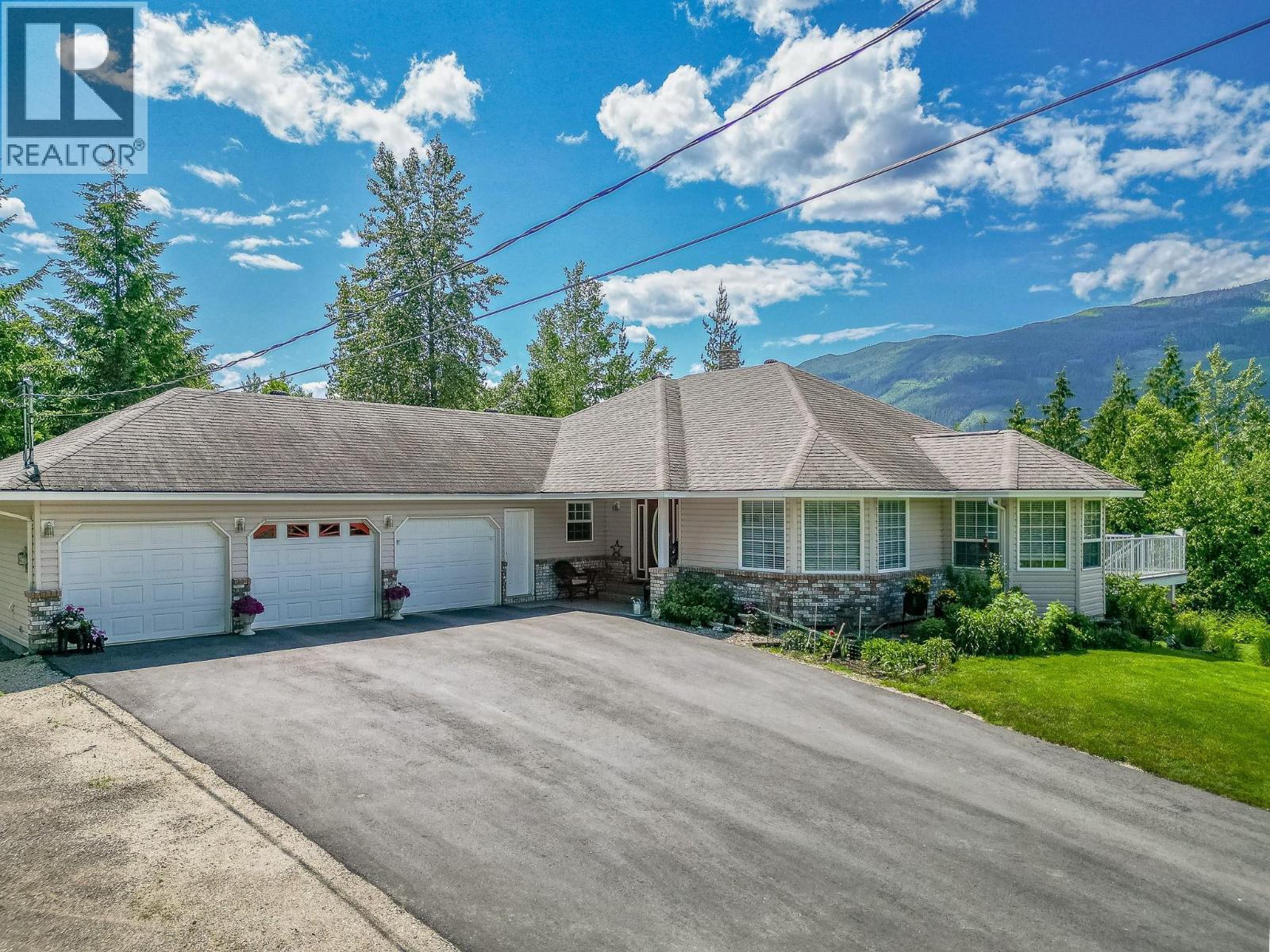 4340 Sederberg Road. Malakwa, British Columbia