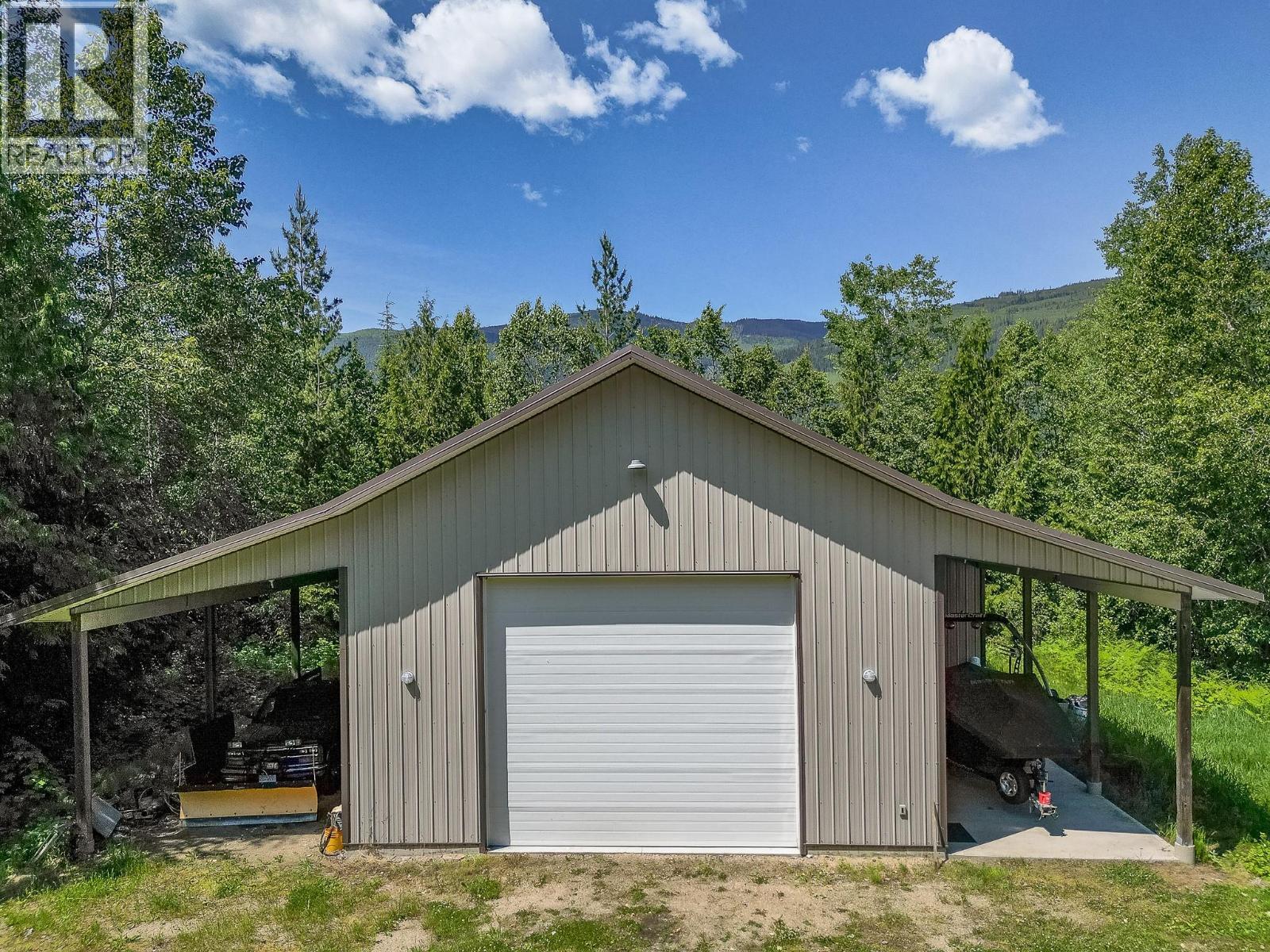 4340 Sederberg Road. Malakwa, British Columbia