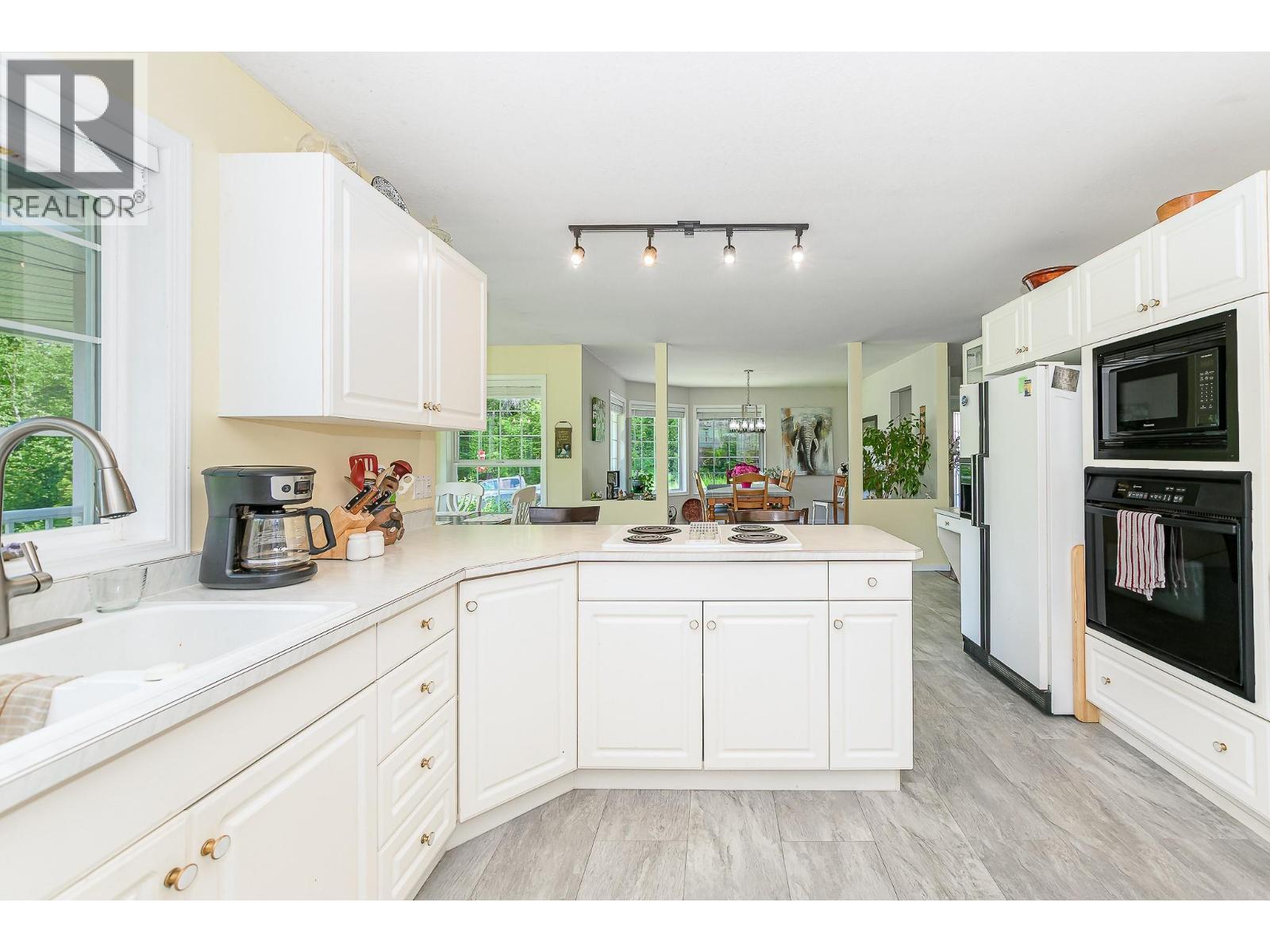 4340 Sederberg Road. Malakwa, British Columbia