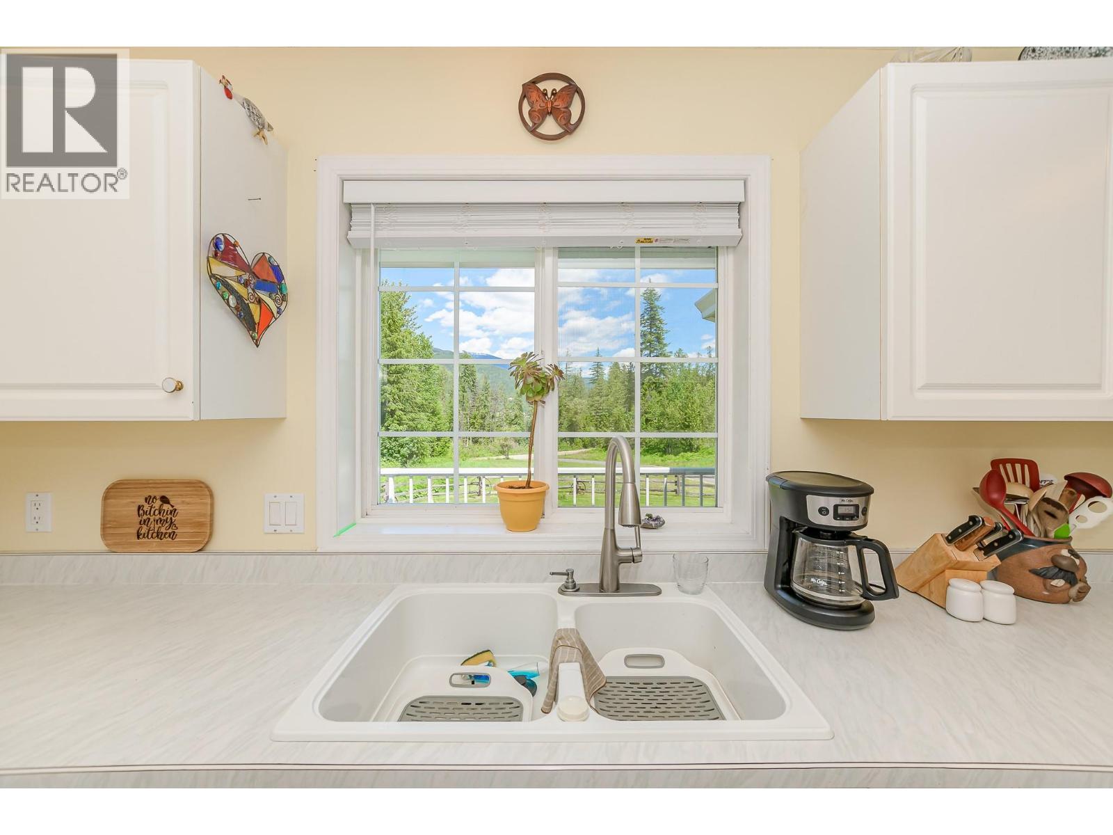 4340 Sederberg Road. Malakwa, British Columbia