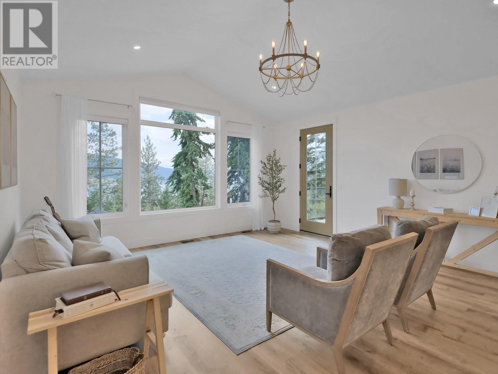 10290 Columbia Way. Vernon, British Columbia