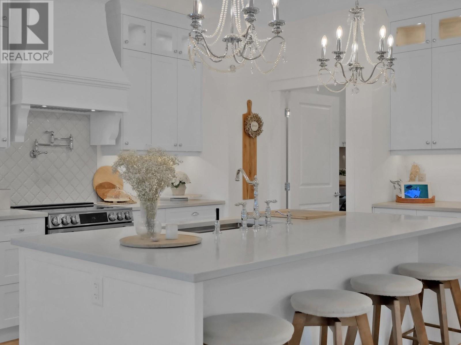 10290 Columbia Way. Vernon, British Columbia