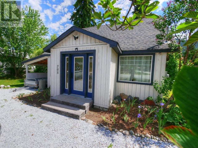 705 Glendale Avenue, Salmo