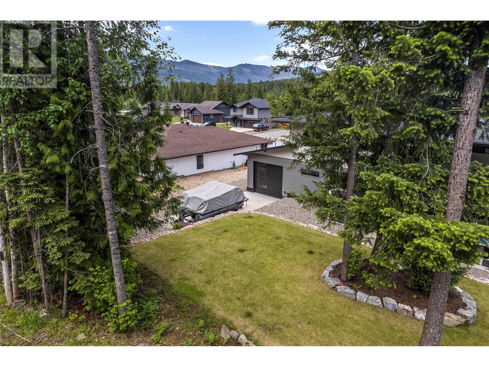 2884 Golf Course Drive. Blind Bay, British Columbia