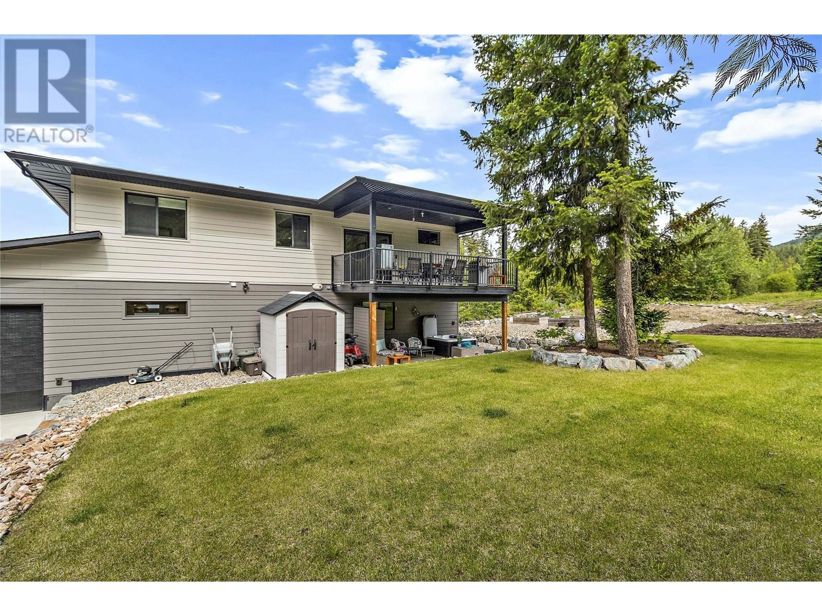 2884 Golf Course Drive. Blind Bay, British Columbia