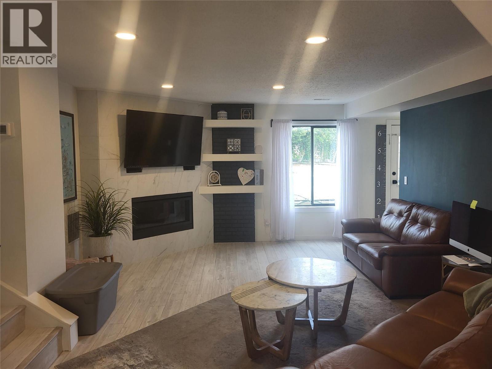 9504 Hummingbird Lane. Osoyoos, British Columbia