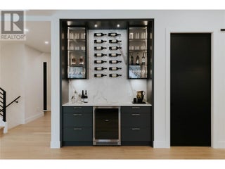 5533 Foothill Court. Kelowna, British Columbia