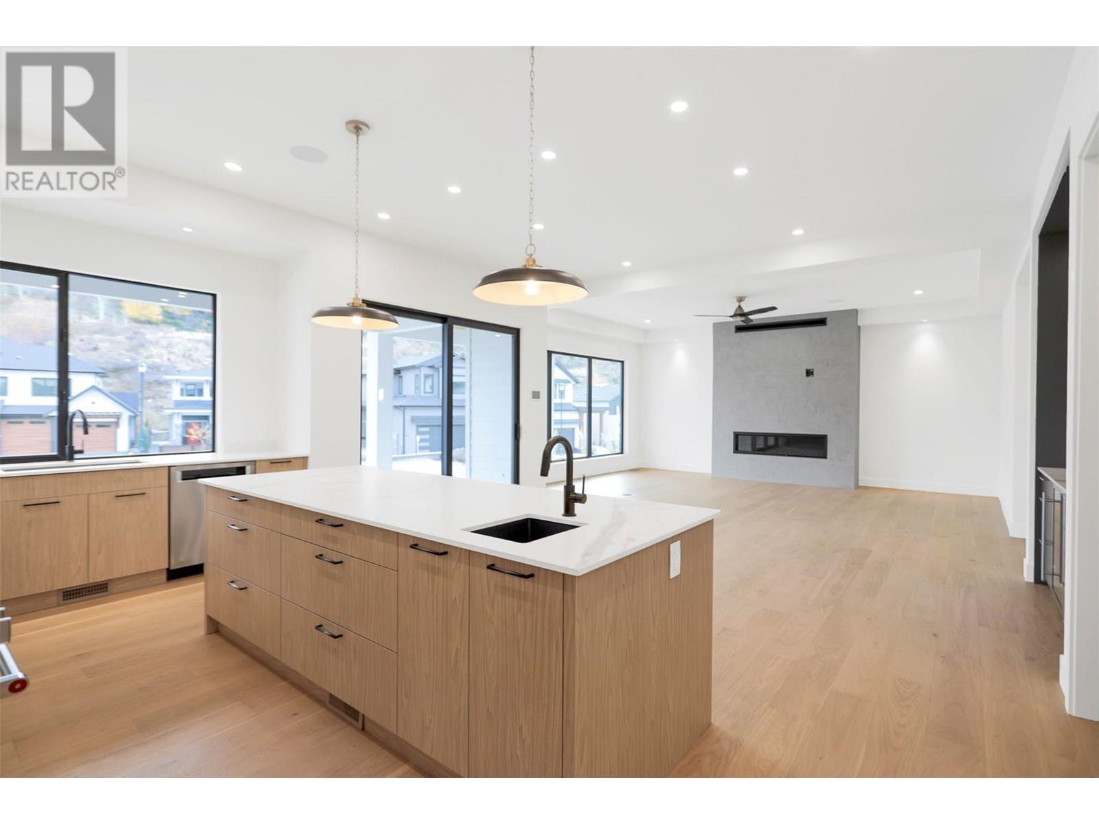 5533 Foothill Court. Kelowna, British Columbia