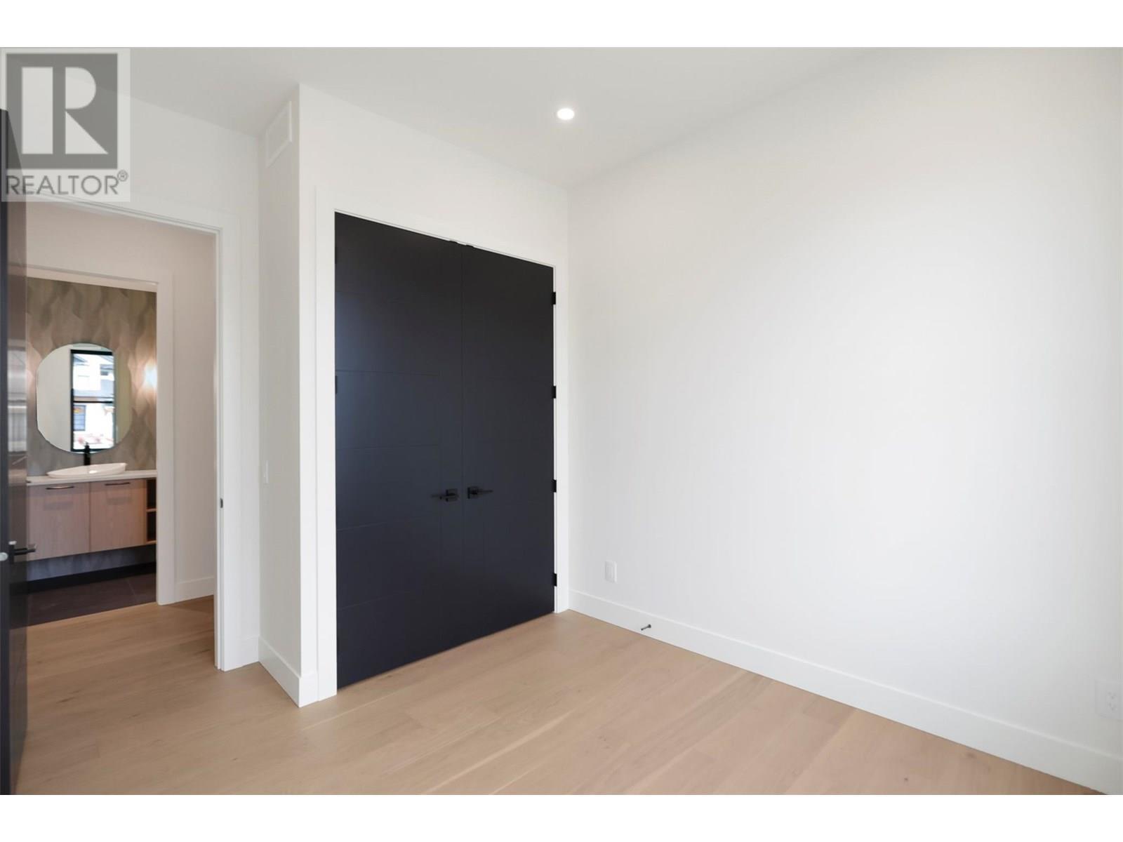 5533 Foothill Court. Kelowna, British Columbia