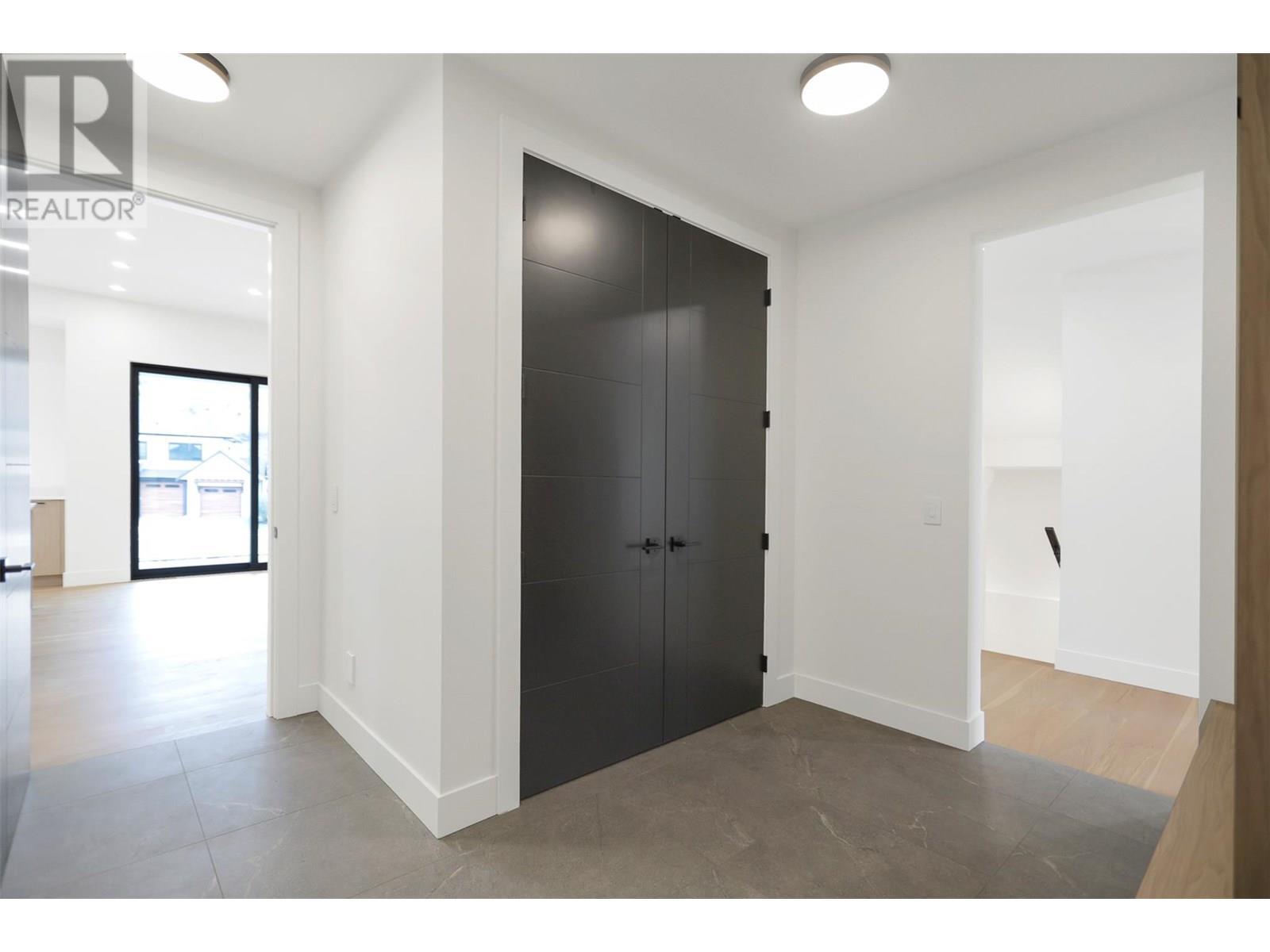 5533 Foothill Court. Kelowna, British Columbia