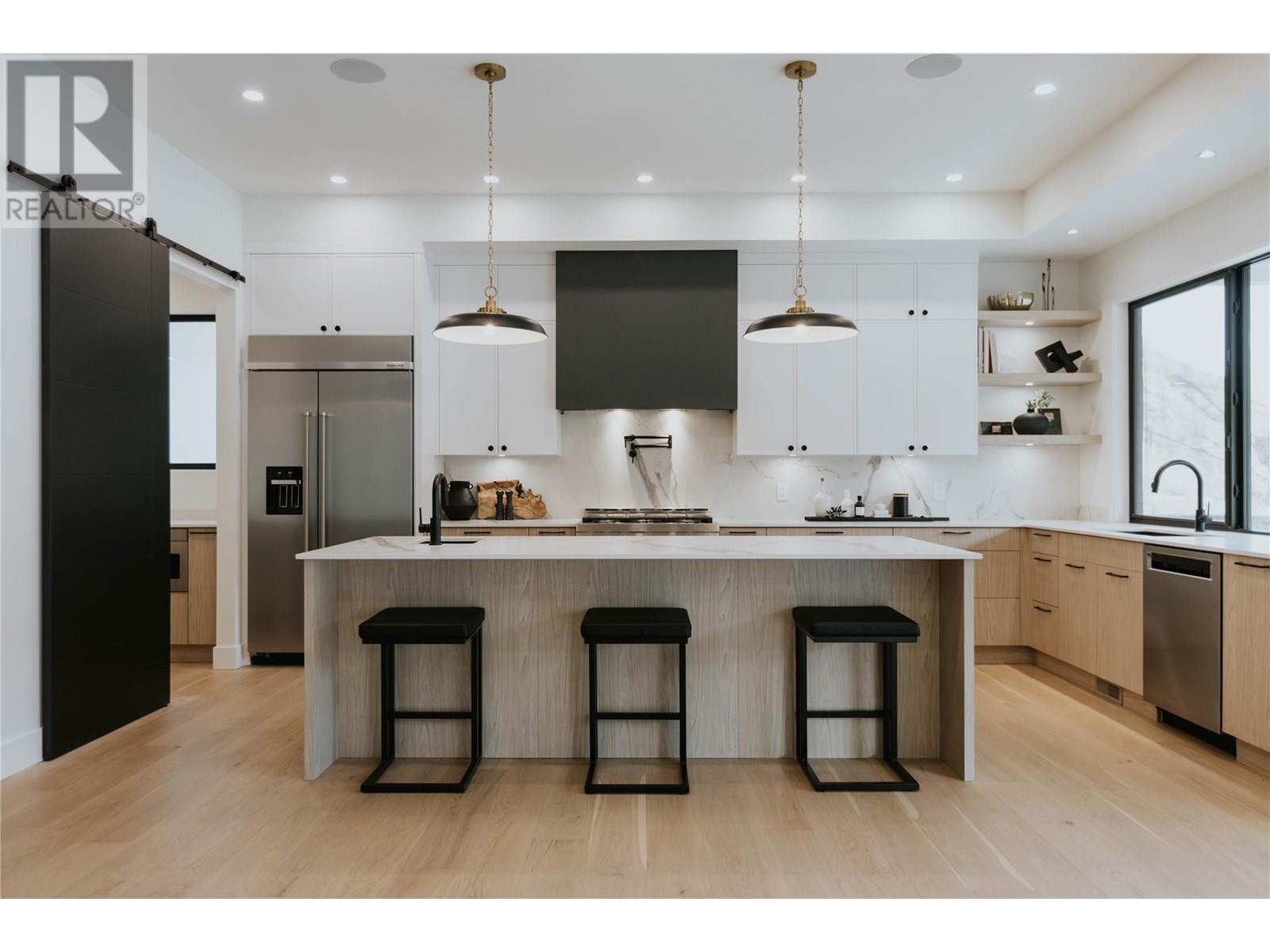 5533 Foothill Court. Kelowna, British Columbia