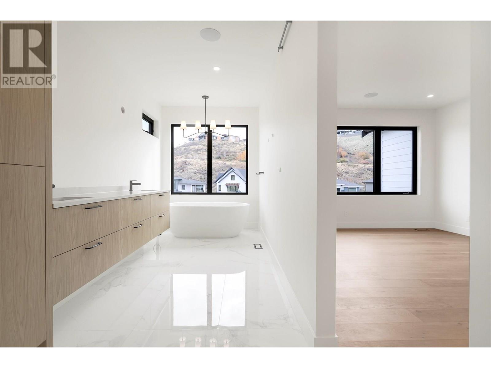 5533 Foothill Court. Kelowna, British Columbia