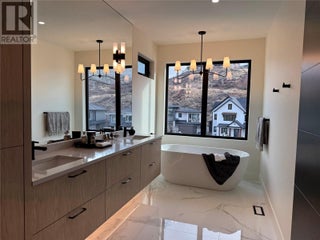 5533 Foothill Court. Kelowna, British Columbia