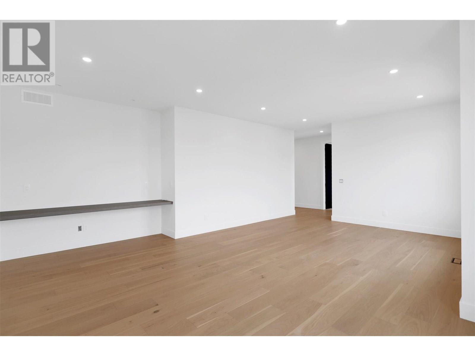 5533 Foothill Court. Kelowna, British Columbia