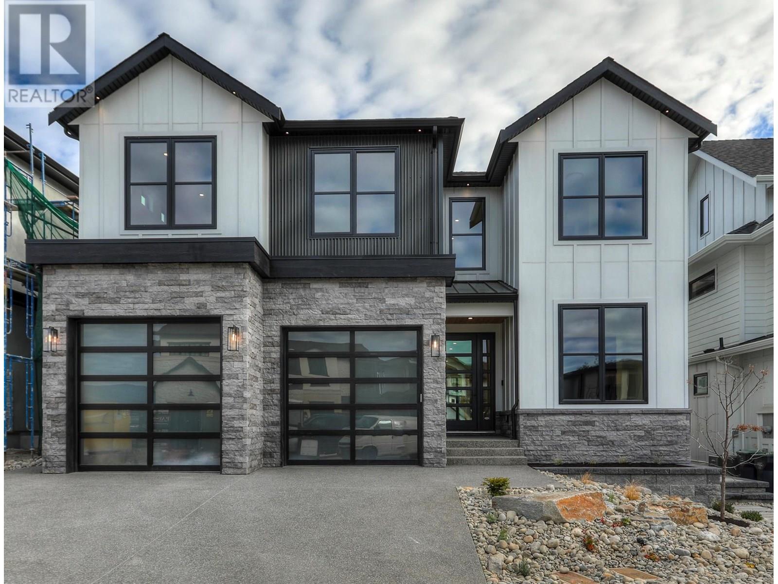 5533 Foothill Court. Kelowna, British Columbia