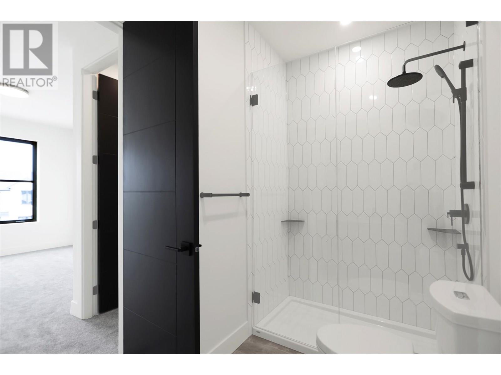 5533 Foothill Court. Kelowna, British Columbia