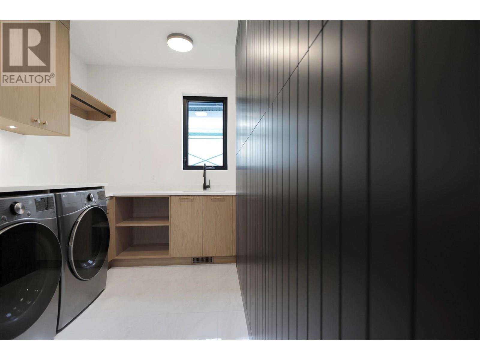 5533 Foothill Court. Kelowna, British Columbia