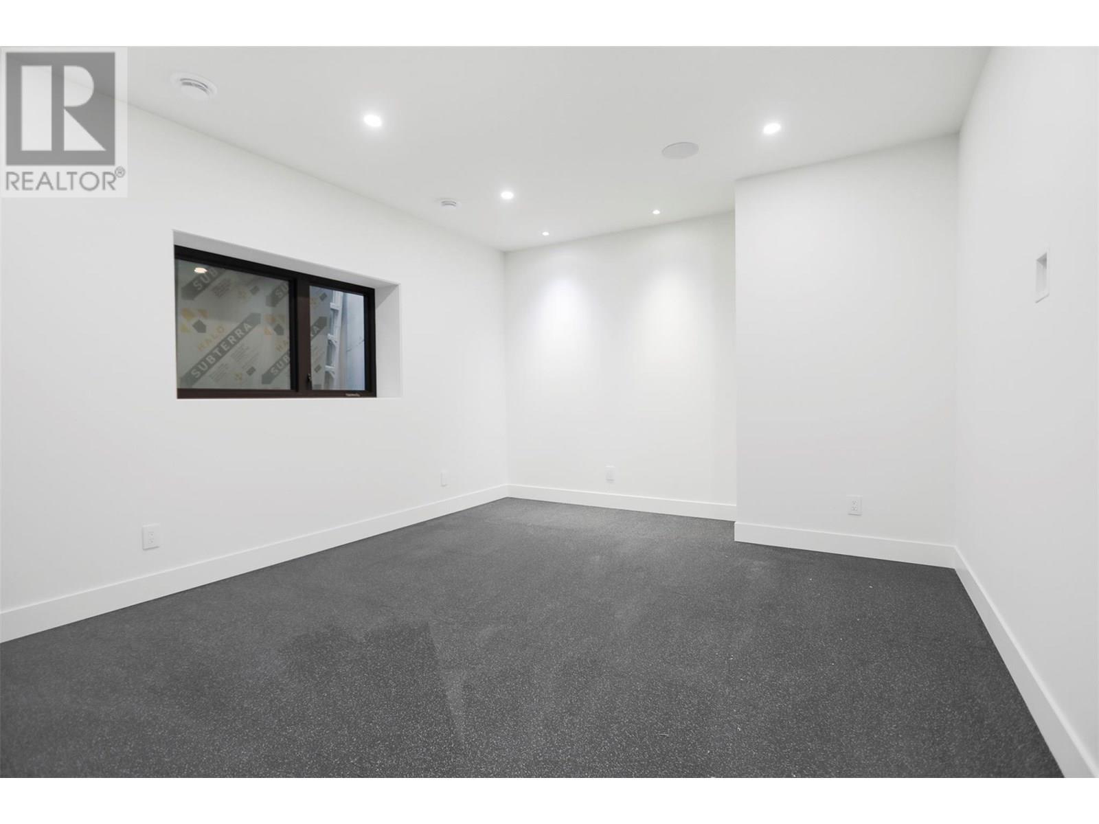 5533 Foothill Court. Kelowna, British Columbia