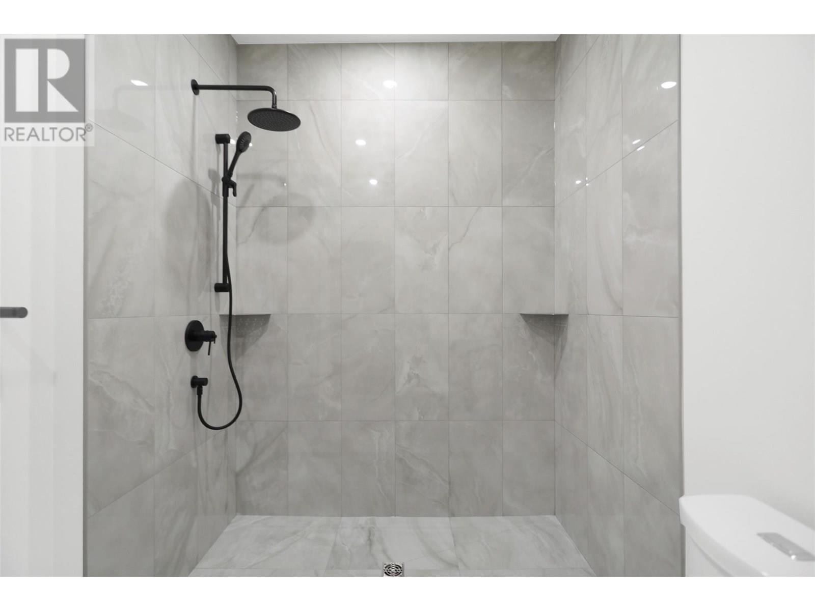 5533 Foothill Court. Kelowna, British Columbia