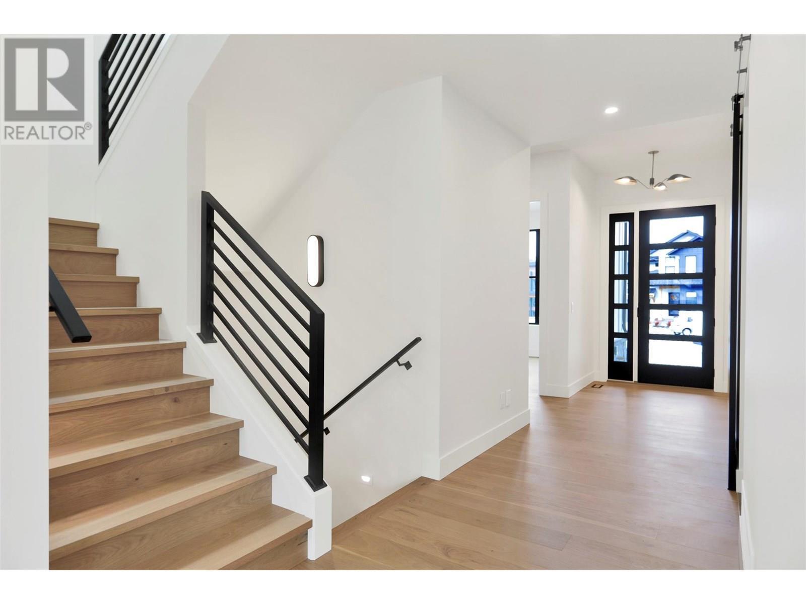 5533 Foothill Court. Kelowna, British Columbia