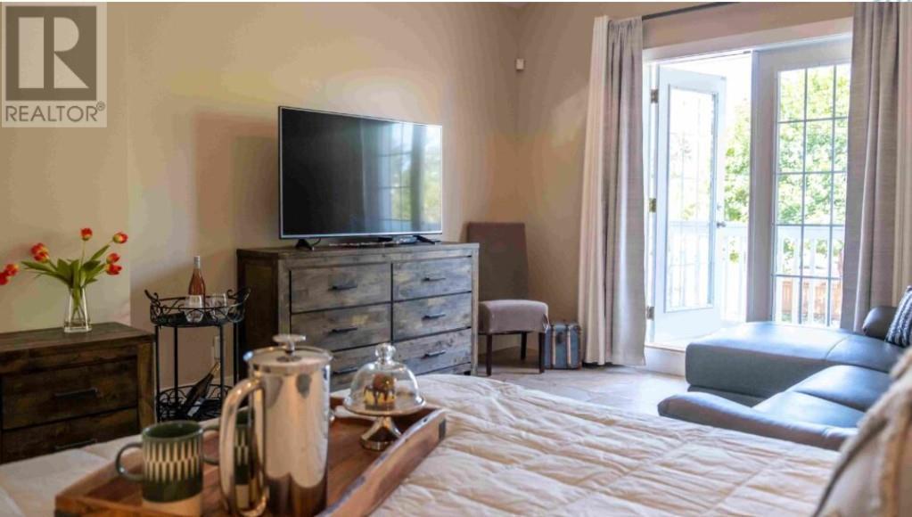 1009 Lawrence Avenue. Kelowna, British Columbia