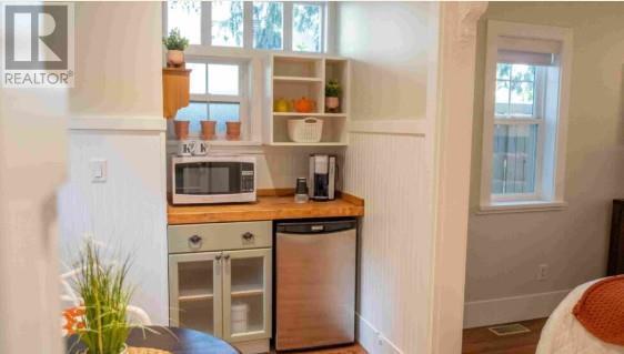 1009 Lawrence Avenue. Kelowna, British Columbia