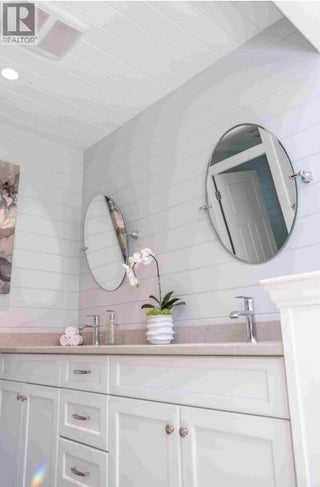 1009 Lawrence Avenue. Kelowna, British Columbia