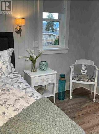 1009 Lawrence Avenue. Kelowna, British Columbia