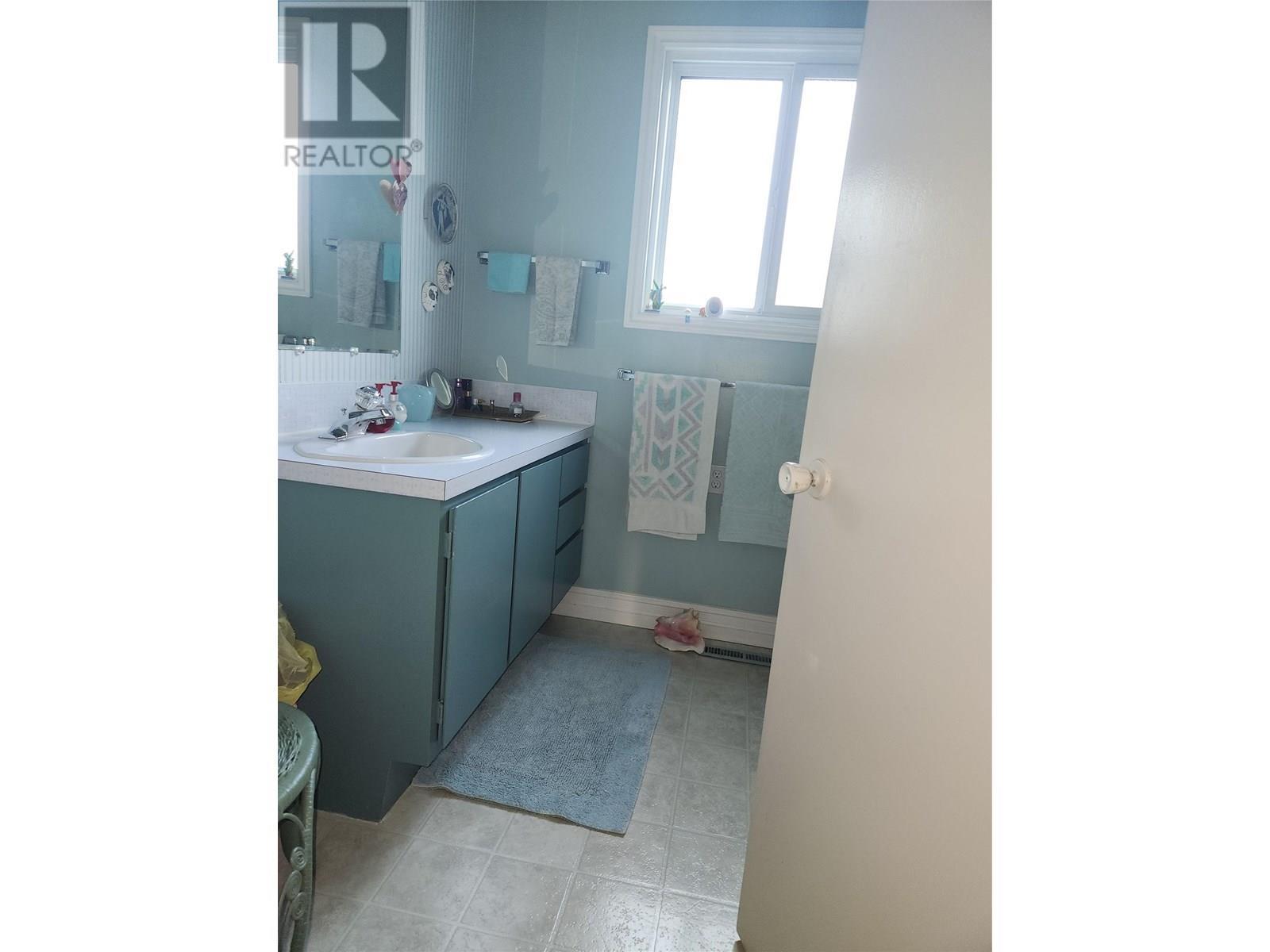 36 Finch Crescent. Osoyoos, British Columbia