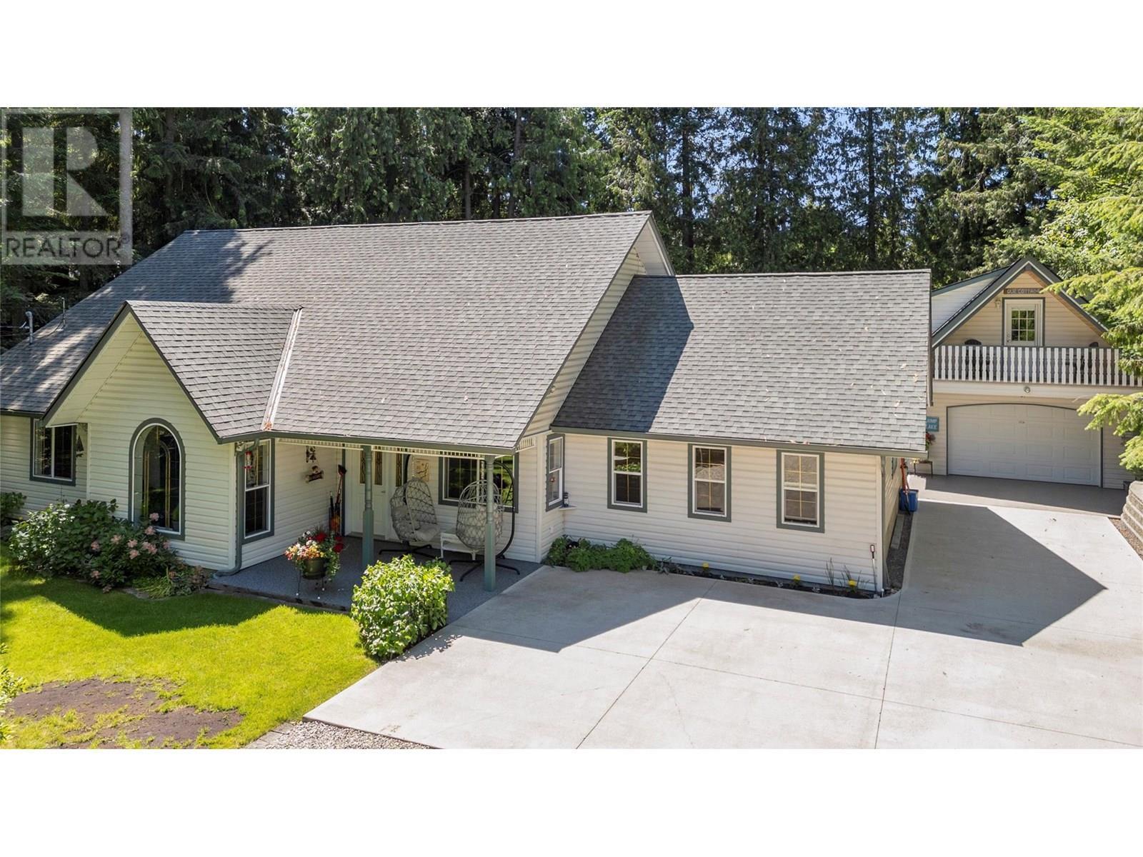 1047 Wharf Road. Scotch Creek, British Columbia