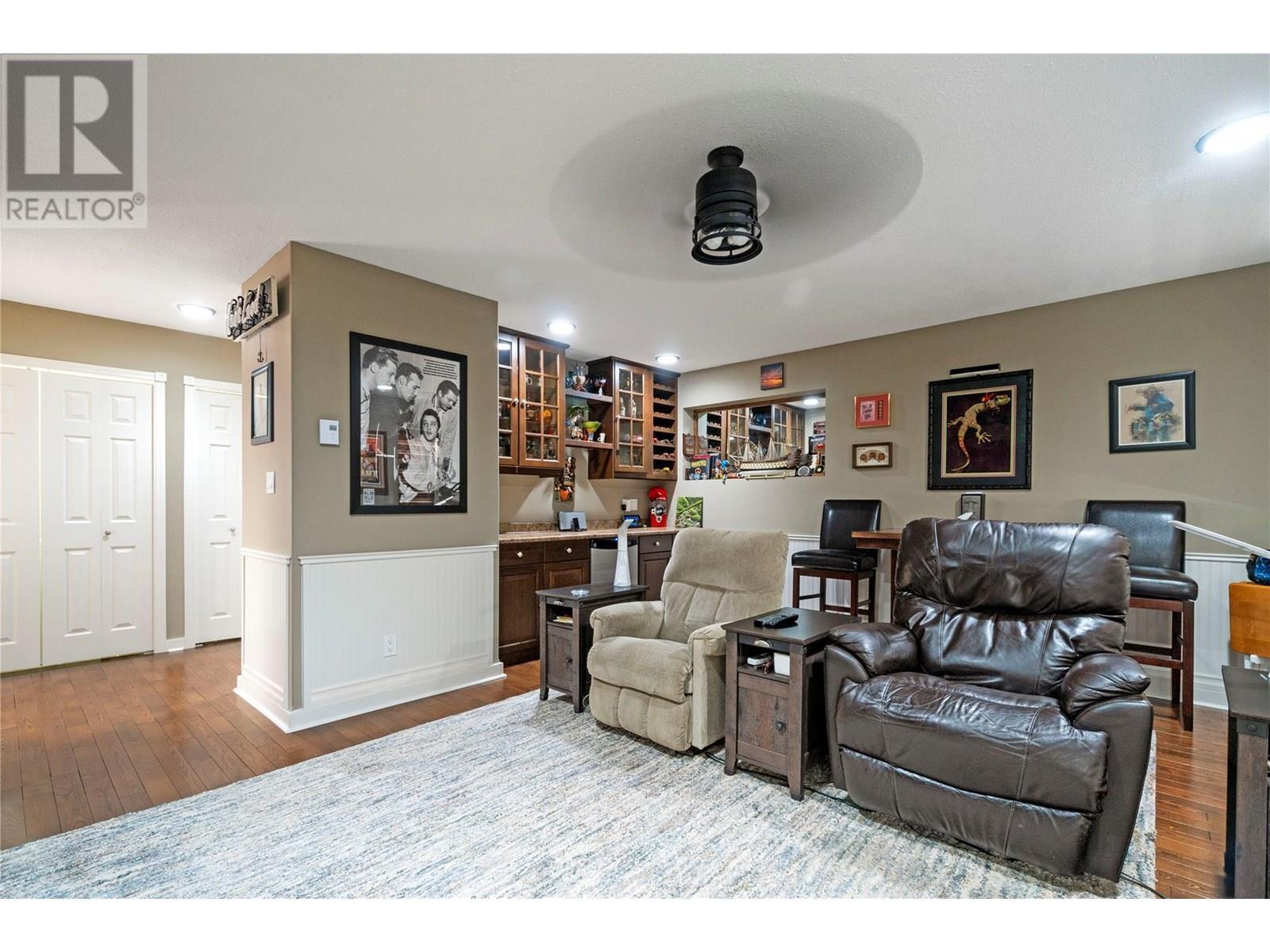 1047 Wharf Road. Scotch Creek, British Columbia